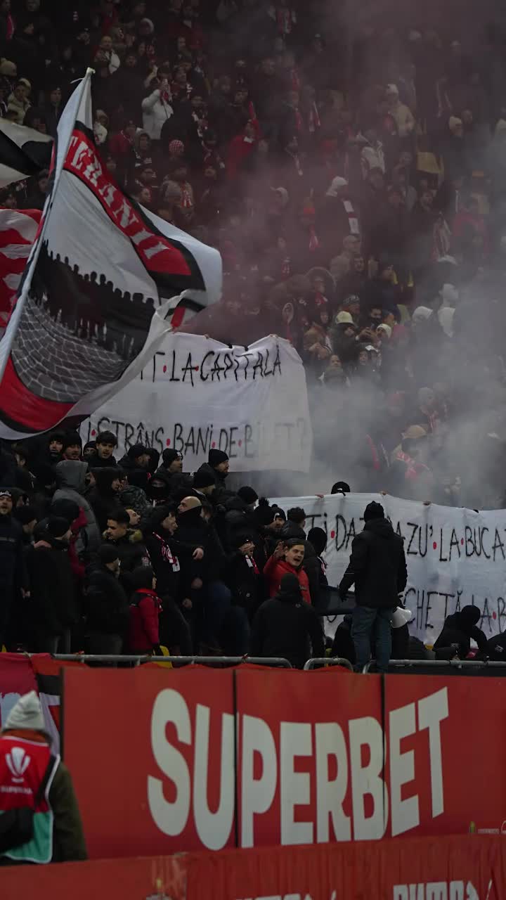 „Musi, hai să înjurăm Steaua”  Insulte și bannere la -3 grade. Cum a fost   atmosfera pe Arena Națională  luni seară la Dinamo - Craiova