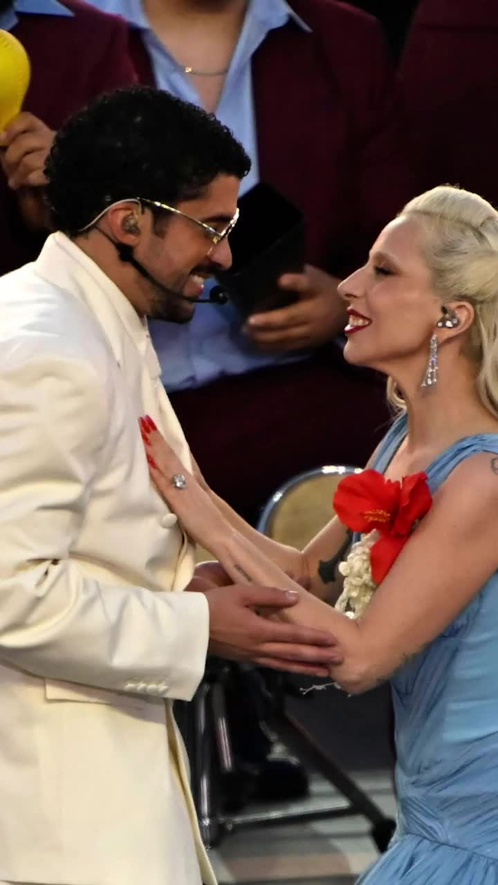  S-au &bdquo;scurs&rdquo; imaginile pe net!  Ce se &icirc;nt&acirc;mpla la party-ul organizat de Trump, &icirc;n timp ce Bad Bunny c&acirc;nta la Super Bowl: &bdquo;Adunătură de ipocriți&rdquo;