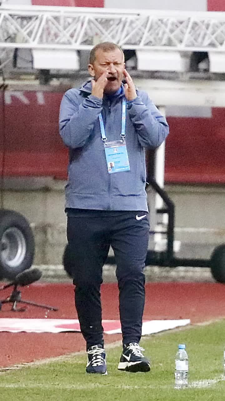 „Meciul, decis de alți factori!”  Dorinel Munteanu   a răbufnit  la adresa arbitrajului: „Greu de suportat. Interpretează cum doresc!”