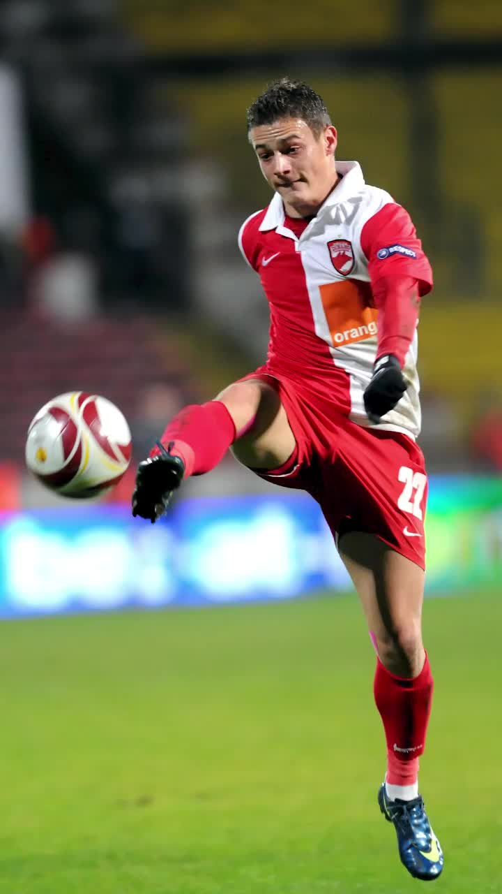 Mutare în Asia  După   Tamaș și Alexa,  încă un dinamovist ar fi bătut palma cu un reality show