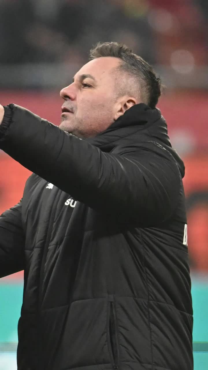 Tensiuni la Dinamo  Nicolescu, deranjat de gesturile lui   Florentin Petre:  „Am vorbit cu el, m-aș fi așteptat să fie mai rezervat!” 