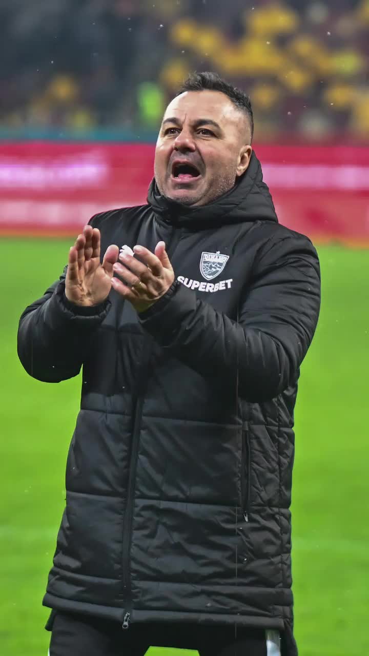 „N-ar trebui să se ofuscheze”     Florentin Petre,  răspuns pentru MM Stoica: „N-are nicio legătură! Eu n-am vorbit urât de nea Gigi”