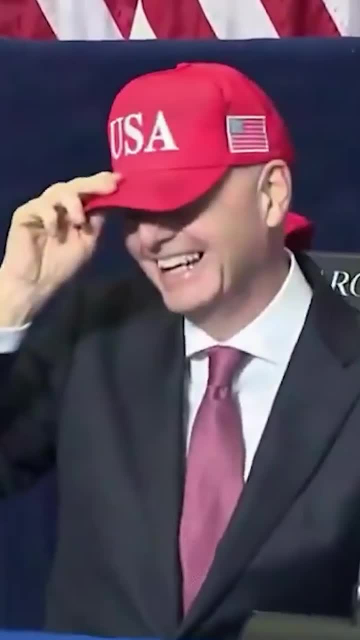 Infantino, apariție bizară    FOTO.   Președintele FIFA a participat la   Consiliul pentru Pace  al lui Trump! Și-a pus pe cap o șapcă controversată