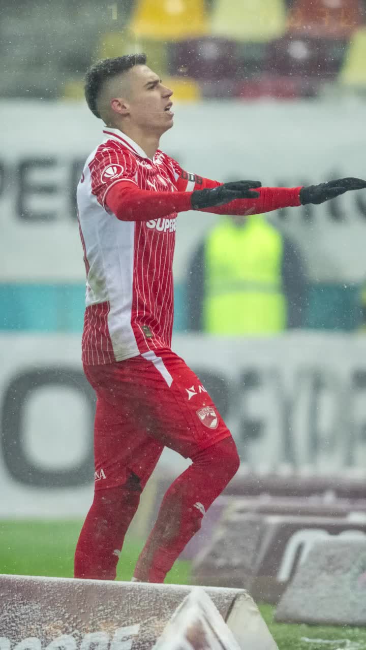 „Nu m-a apreciat la Rapid”  Cîrjan   i-a răspuns lui Bergodi  după ce a decis meciul cu U Cluj: „Se întâmplă ca un antrenor să nu te placă”