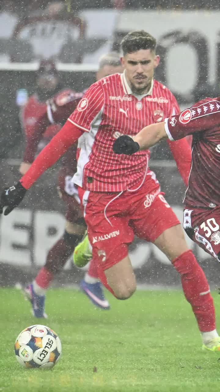 „N-am găsit spații în apărarea lor”    Andrei Mărginean,  după înfrângerea cu Rapid: „Asta mi-a spus arbitrul la golul anulat”