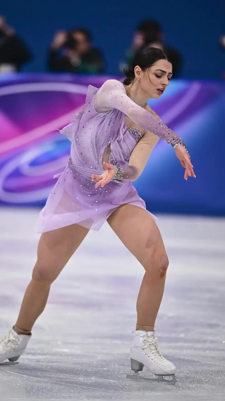  Melodia a costat 5.000&euro; Patinatoarea Julia Sauter a trecut printr-un  moment delicat la JO. Implicarea Madonnei &icirc;n probele de patinaj