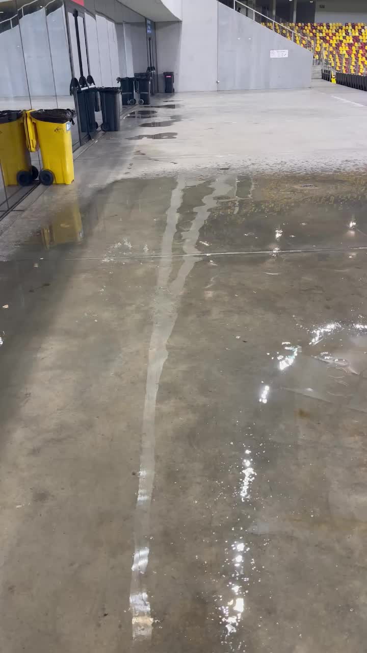 ARENA RUȘINII   Imagini dezolante de la Arena Națională: „plouă” în zona VIP, fotolii deteriorate și   un gazon deplorabil 