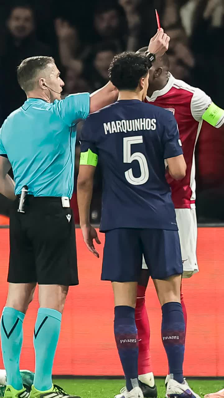 Kovacs, acuzat!  Antrenorul lui Monaco, tir asupra arbitrului după 2-2 cu PSG. Fanii vorbesc de   „mită”, „valize” și „corupție”!  Cine îl apără pe român