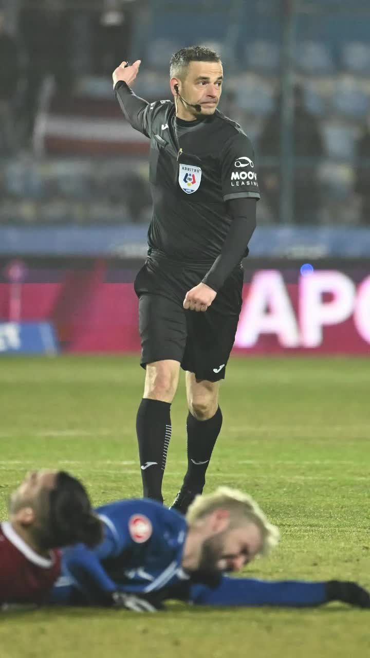 CFR, iertată de două penalty-uri    FOTO.  Scandal la Ovidiu: constănțenii s-au dus peste arbitri! Verdictul specialistului:   „Fazele sunt clare!”