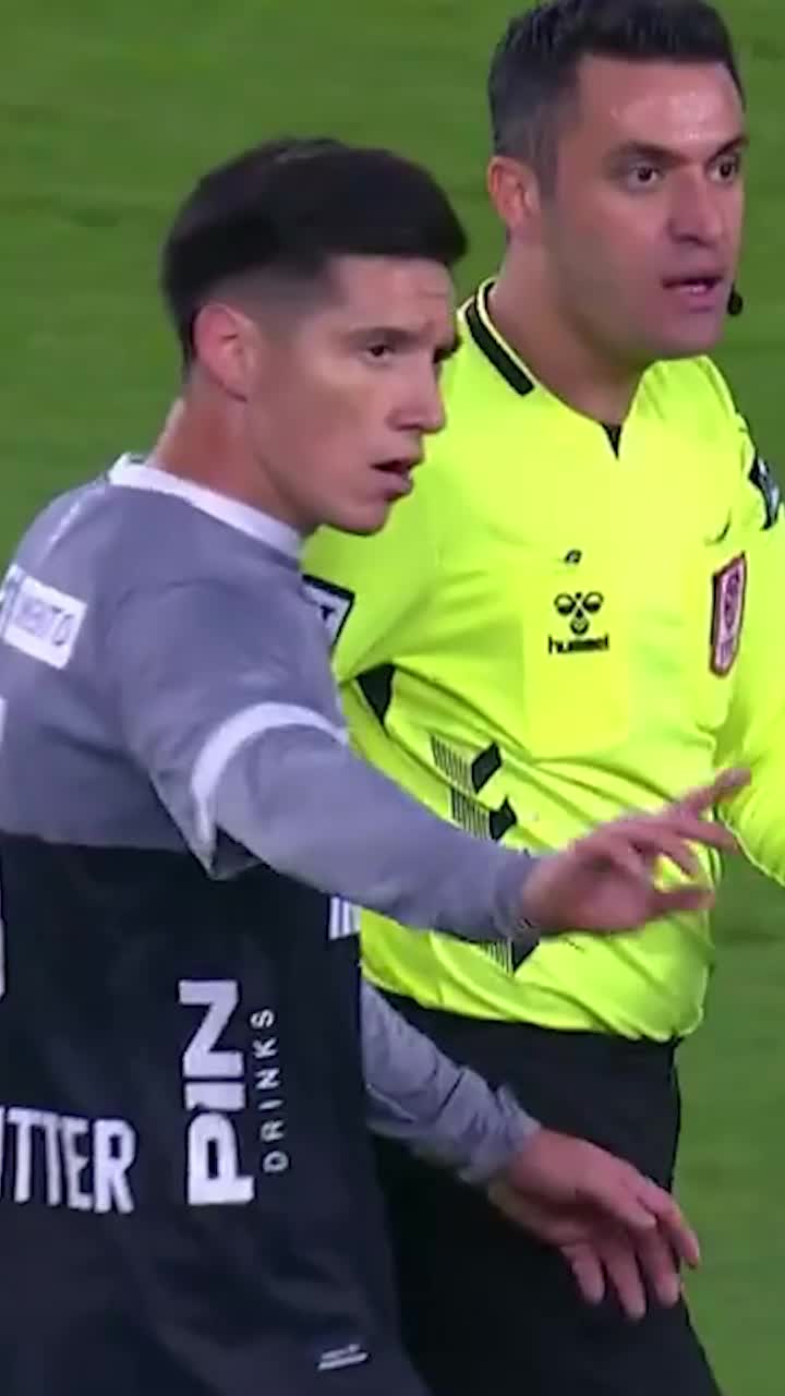 A refuzat să iasă de pe teren!     VIDEO + FOTO.  Fostul jucător al lui Atletico Madrid, protagonistul unui   moment cum rar se vede în fotbal