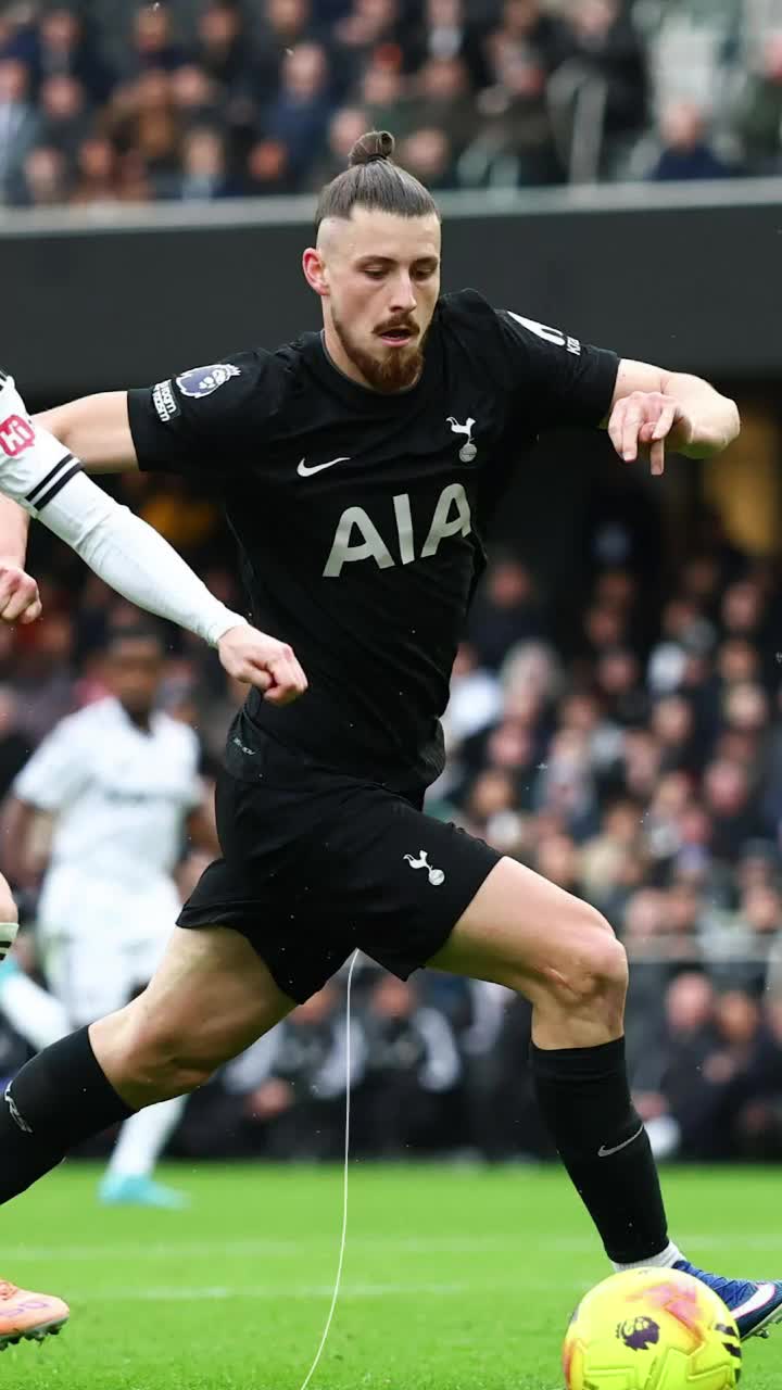 „Drăgușin trebuia să fie mai puternic”    FOTO.  Fundașul român, pus la zid de englezi după   un nou eșec  suferit de Tottenham » Vinovat la primul gol?