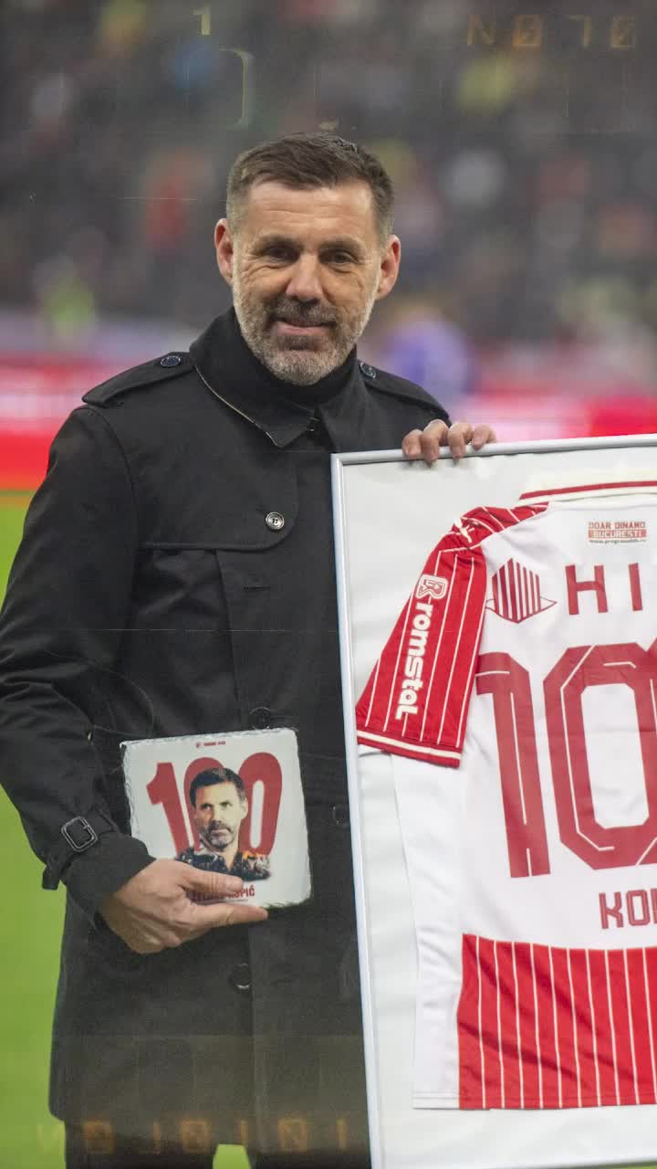 Kopic, premiat     VIDEO+FOTO.  Ce a primit Kopic înainte de Dinamo - FC Argeș + cum a fost primit   George Pușcaș  de fani
