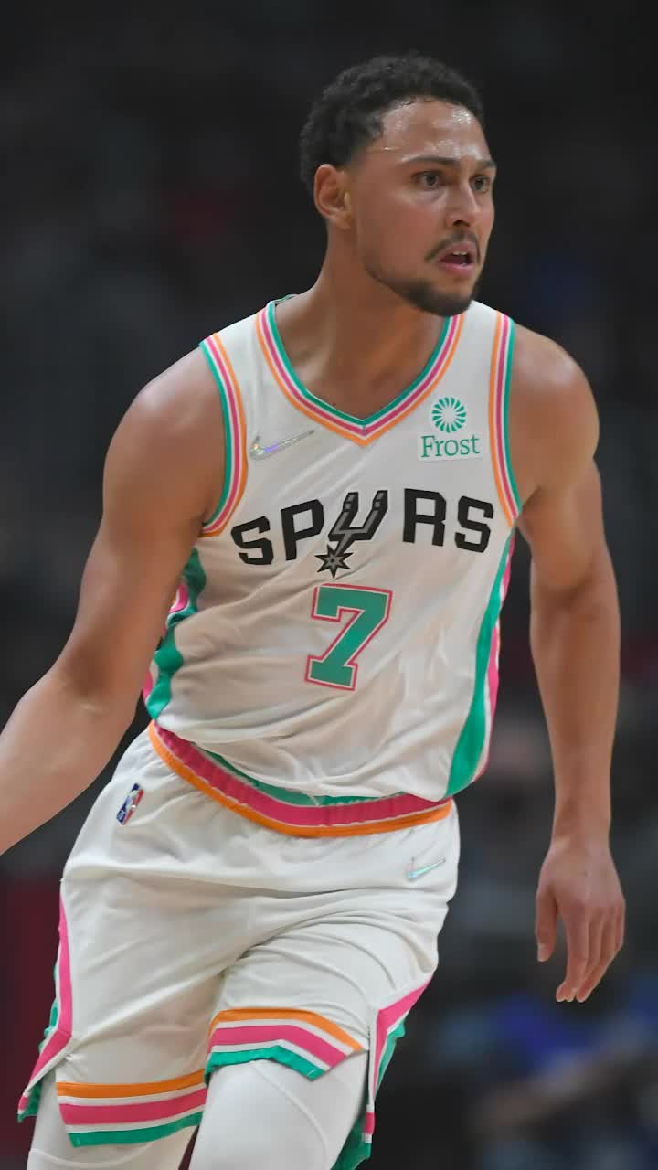 Fost campion din NBA, la CS Vâlcea   A fost arestat în mai multe rânduri! Ce spune clubul despre   acuzațiile grave   aduse starului în SUA