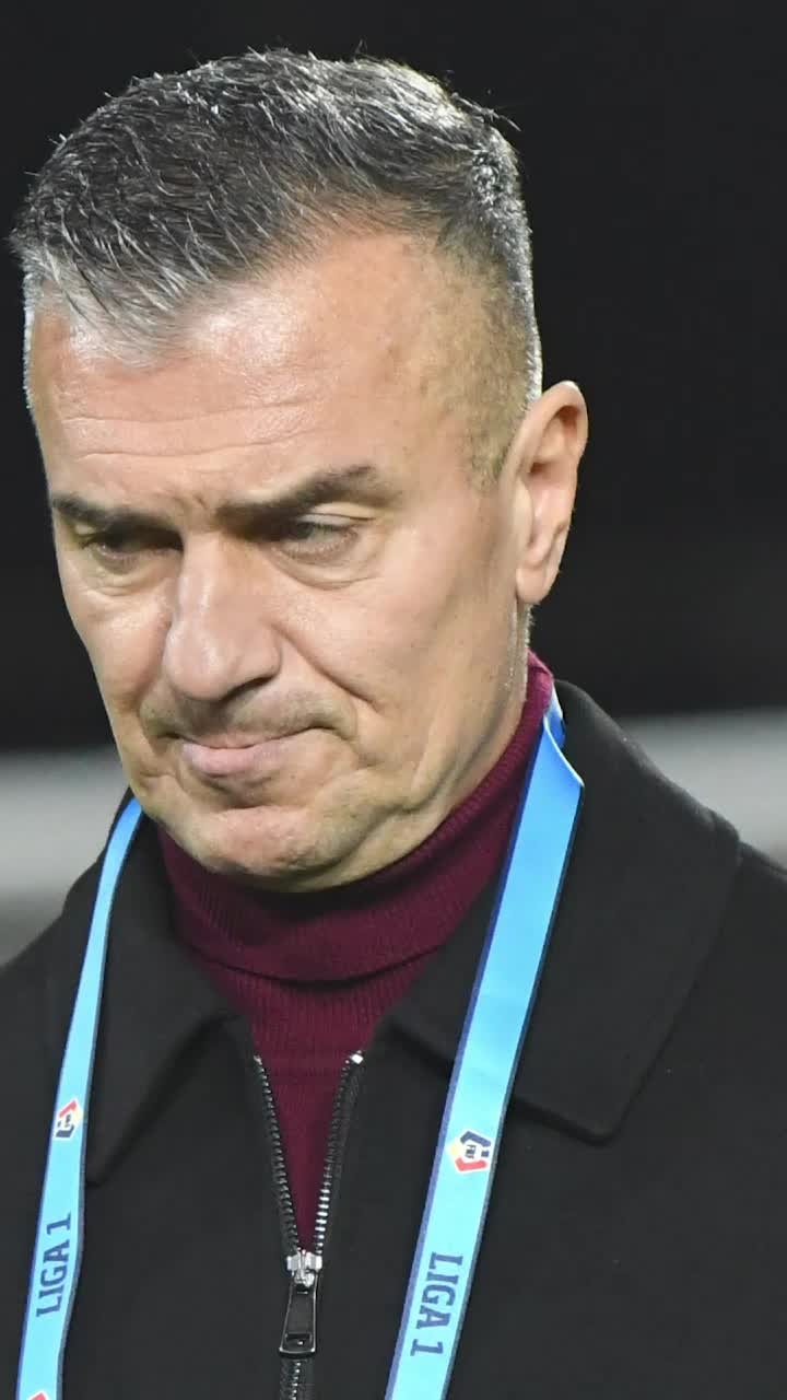 Pancu, reacție pe Instagram    Ce a postat  antrenorul de la CFR după analiza lui Vassaras: „Îi pot cataloga pe unii drept «hoți», pentru că fură cu arbitrii”