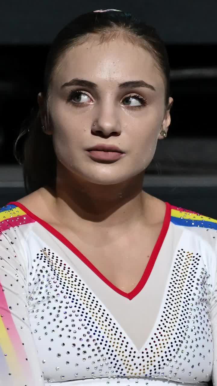  &bdquo;Mami, nu mai pot să respir!&rdquo;&nbsp;  VIDEO: Noi imagini teribile ale  abuzurilor suferite de Sabrina din partea mamei sale. &bdquo;Ăsta e teatru!&rdquo;