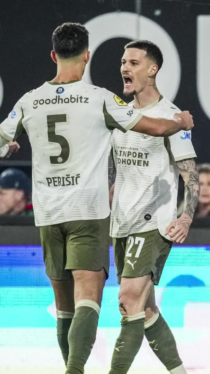 Dennis Man, de neoprit    FOTO:  Atacantul român a marcat din nou pentru PSV.   Patru goluri  în ultimele 5 apariții!