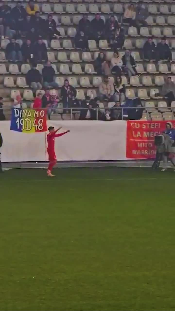 Îl sfidează pe Nicolescu    VIDEO.    Cătălin Cîrjan  a repetat gestul care l-a înfuriat pe președintele lui Dinamo