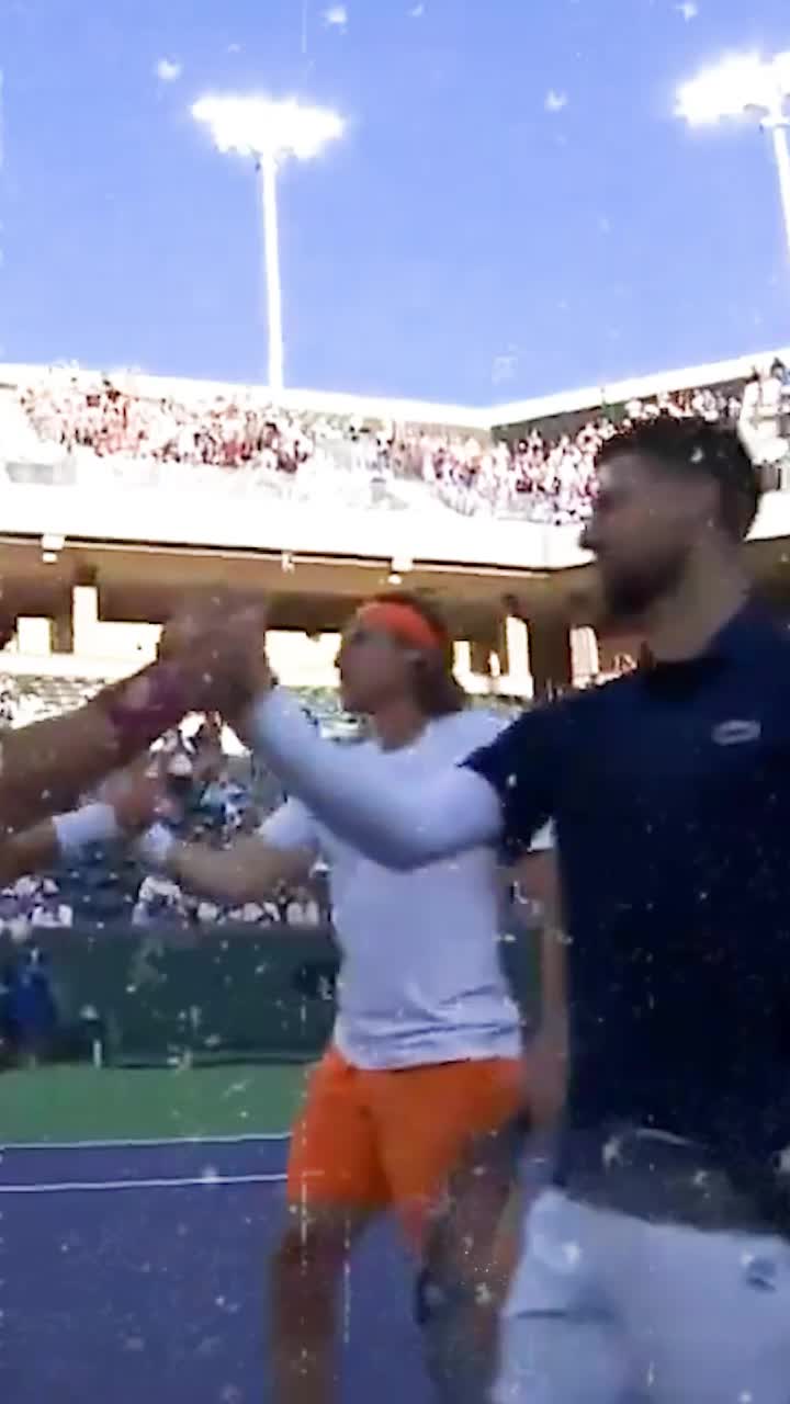 Djokovic, scos din sărite    FOTO.  Gestul care l-a deranjat pe sârb la   Indian Wells  » A cerut imediat intervenția arbitrului