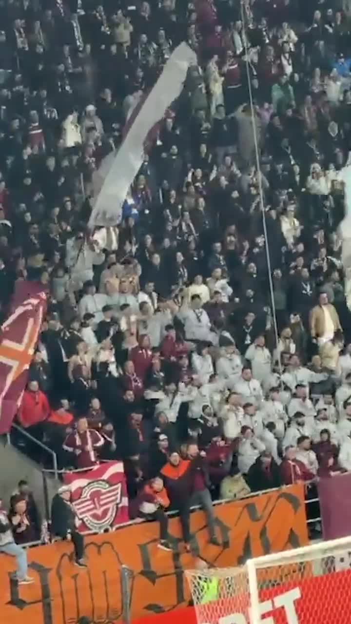 Nebunie în Giulești     VIDEO.    Cum au petrecut  rapidiștii după ce au învins-o pe Dinamo și au urcat pe primul loc