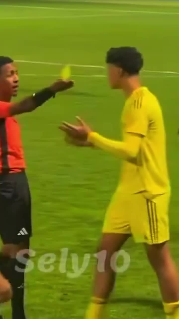 Cristiano jr, supărat pe antrenor    FOTO:     Conflict  pe teren în momentul schimbării. Cât va fi suspendat