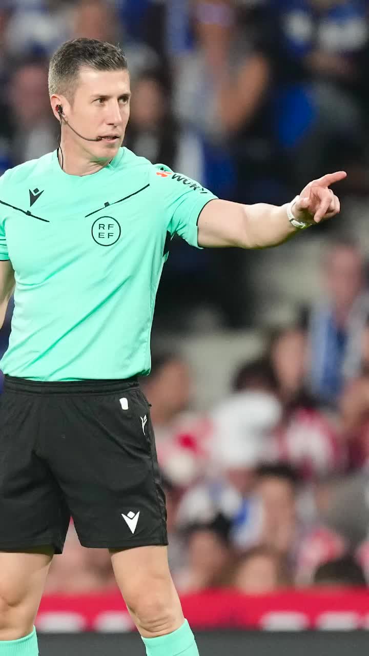 Soto Grado, varianta Matrix    FOTO.  „Centralul” spaniol,   plin de cabluri și dispozitive  la Rayo Vallecano-Levante. Inovația La Liga, explicată