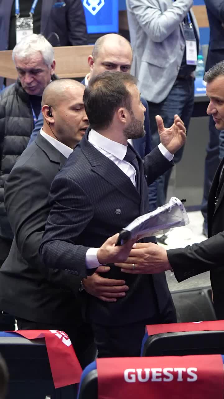  Dan UdreaScena șocantă de la Congresul PCR, interzisă de bodyguarzii lui Burleanu