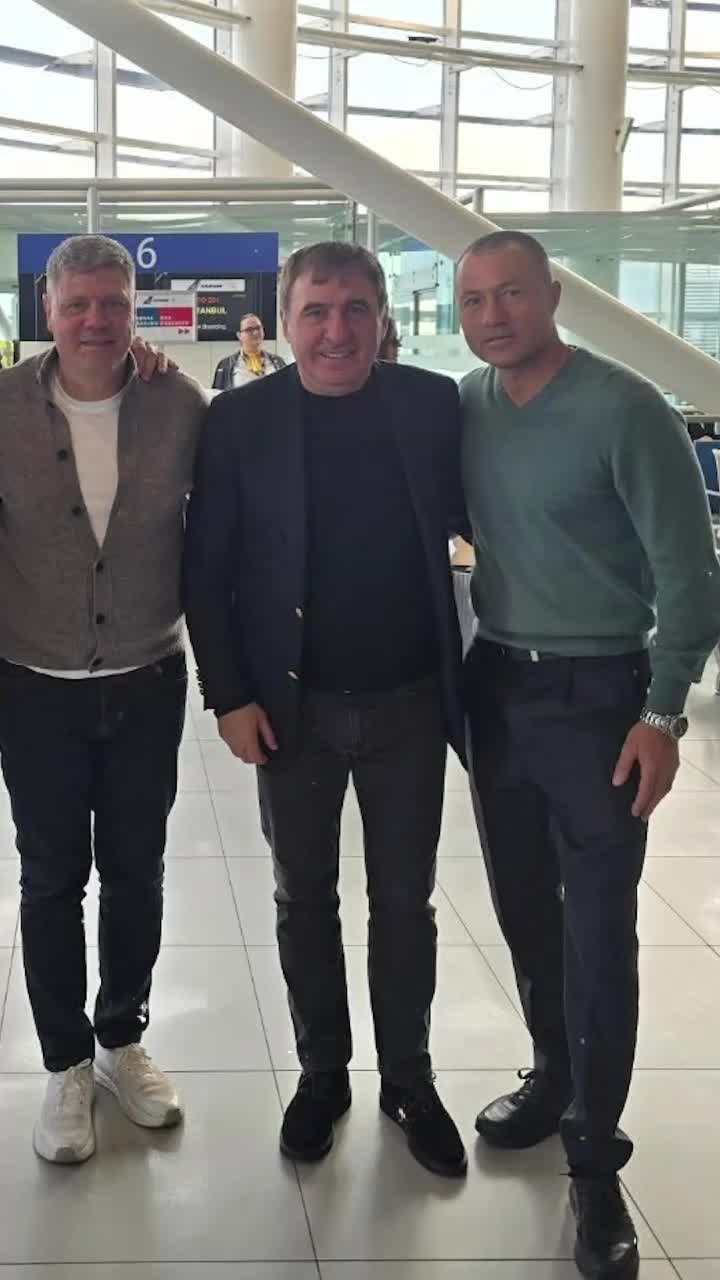 „Gata! Mă mai fotografiezi mult?”  Incident cu Generația de Aur la Istanbul. Un fost tricolor a răbufnit:   „Ce nu înțelegeți voi!”