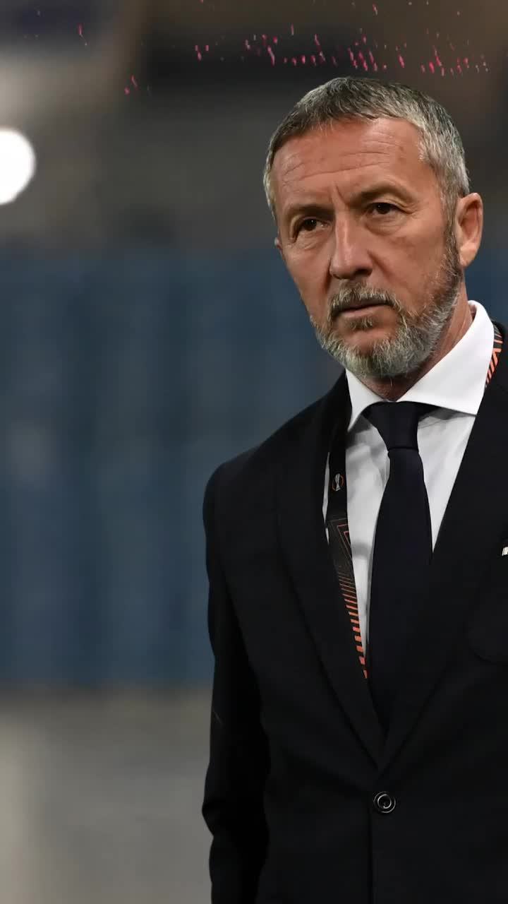 „Fugărești oamenii de la stadion”  Contestă   strategia naționalei  la Istanbul: „Jucătorii trebuiau să realizeze că turcii sunt slabi,   Hakan mergea pe teren!”