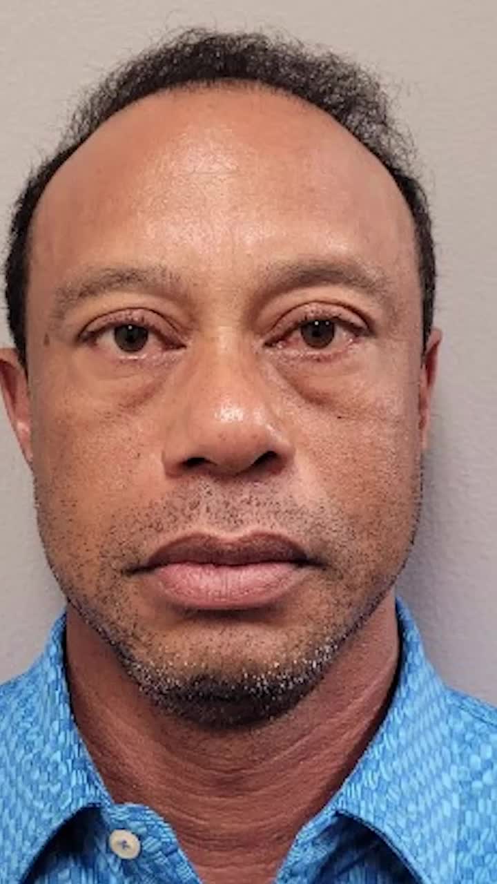 Tiger Woods, 8 ore în arest  Legendarul sportiv   a refuzat  testarea antidrog, după ce s-a răstunat cu mașina. Reacția lui Donald Trump