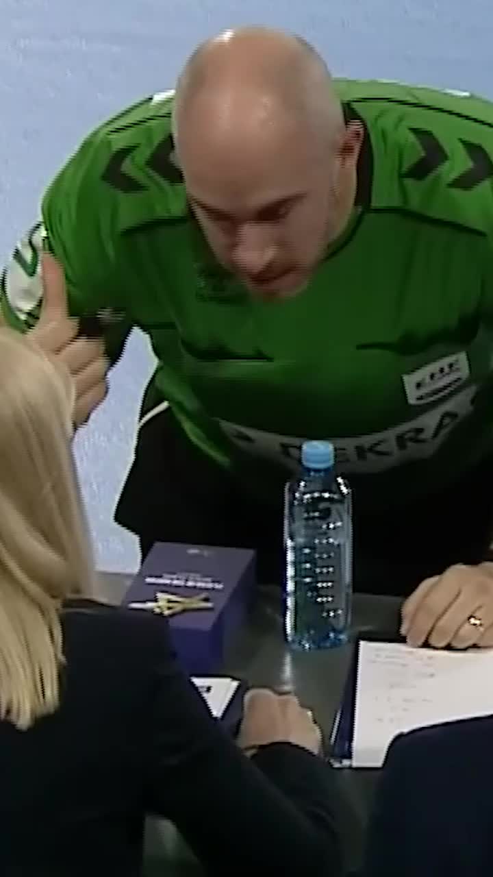 Moment uluitor la Gloria Bistrița - Ikast    De ce a întrerupt arbitrul partida.  A cerut crainicului sălii să facă un anunț: „Vă rugăm!”