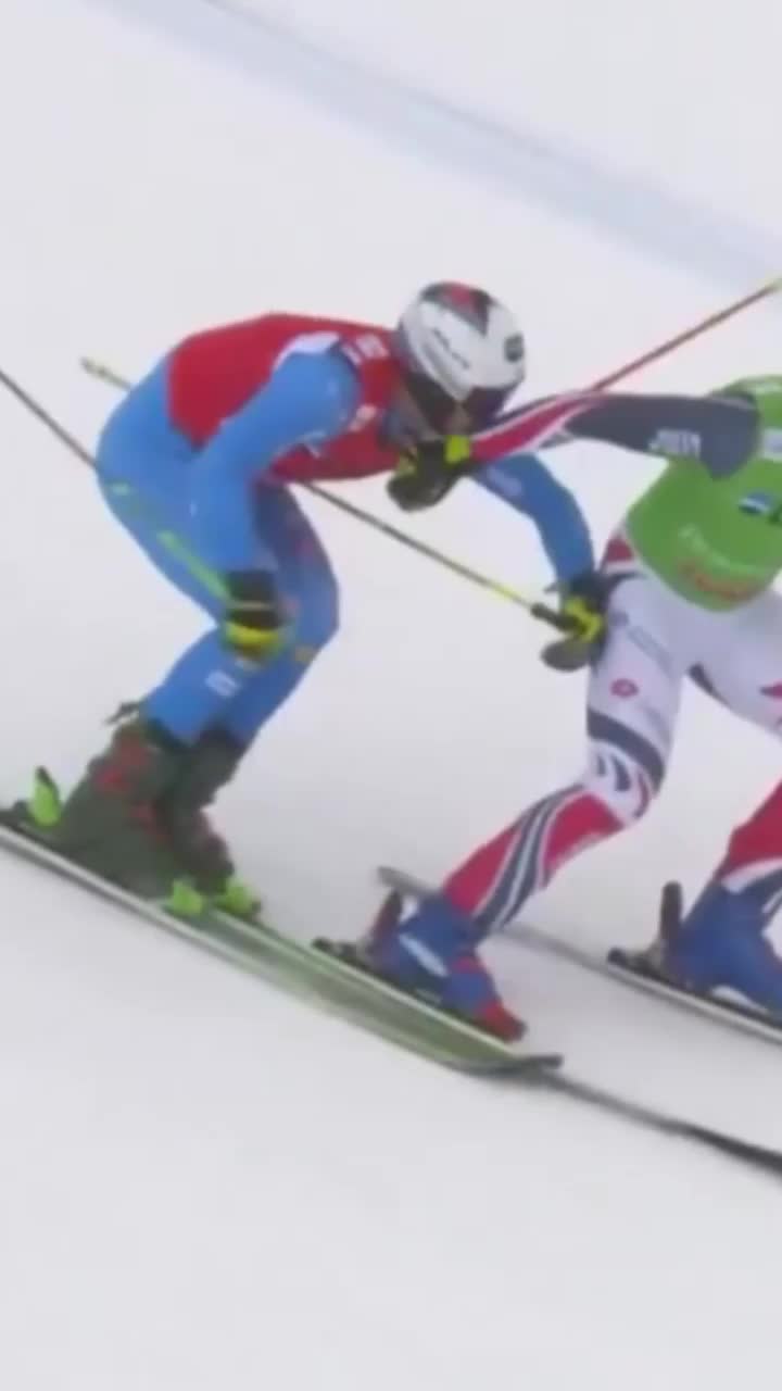 Reacție de neînțeles     FOTO:  Scandal la   Cupa Mondială,  după ce și-a lovit adversarul peste față