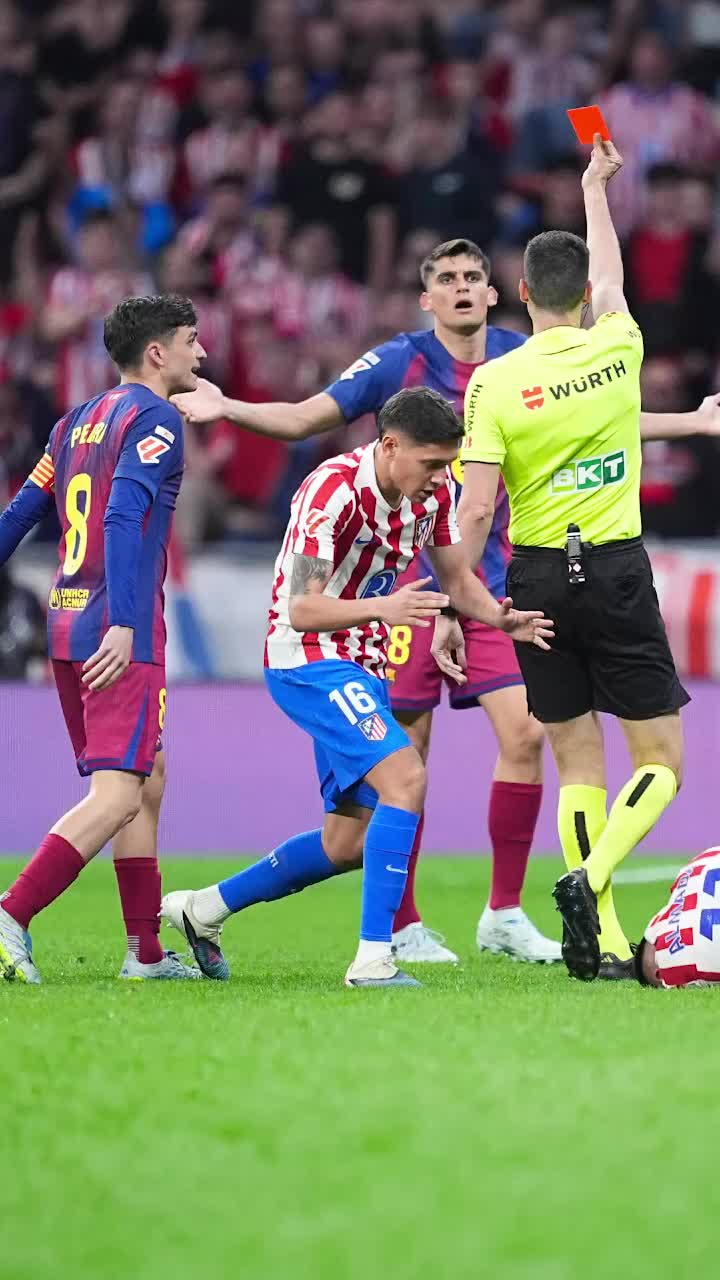 Rațiu, dat exemplu!    FOTO+VIDEO.    Scandal la Atletico - Barcelona.  Ce ar fi trebuit să facă arbitrul la cea mai controversată fază