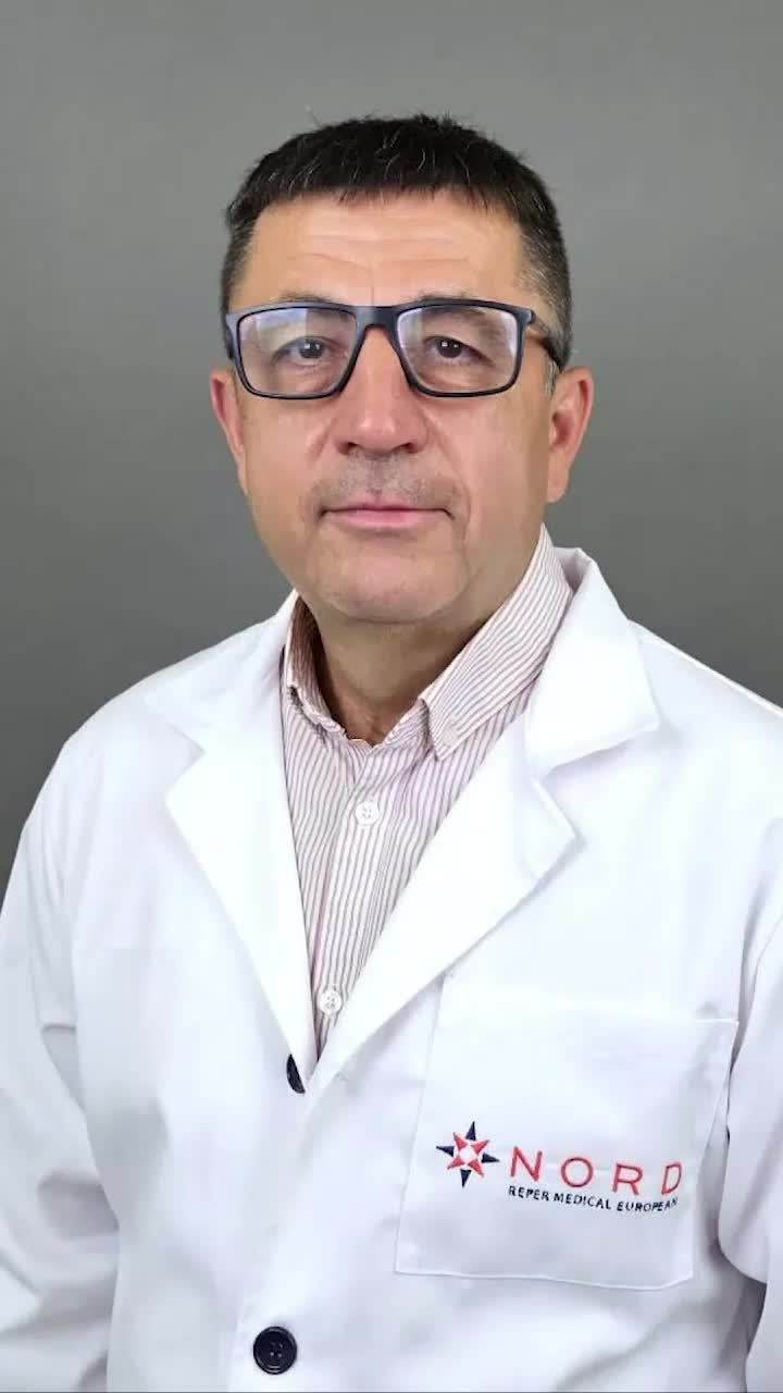  El l-ar putea opera pe Lucescu Familia a apelat la  un medic rom&acirc;n care activează &icirc;n Franța pentru intervenția riscantă. Cum arată CV-ul său