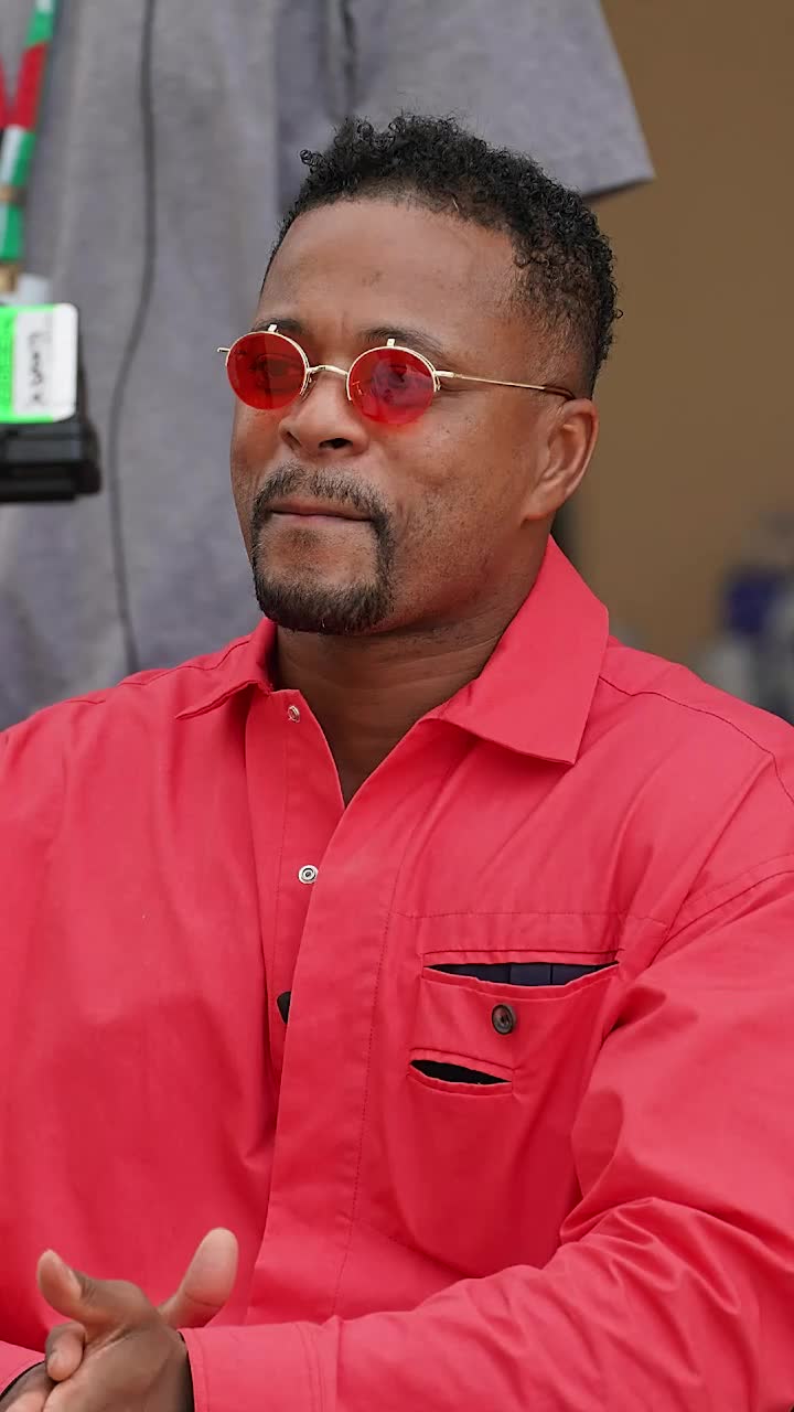  &bdquo;Dacă pl&acirc;ngi, oamenii nu te respectă&rdquo;&nbsp;Evra, despre toxicitatea din sport: &bdquo;Trebuia să fiu un animal&rdquo;. Trădat de un prieten: &bdquo;O să te omor!&rdquo;