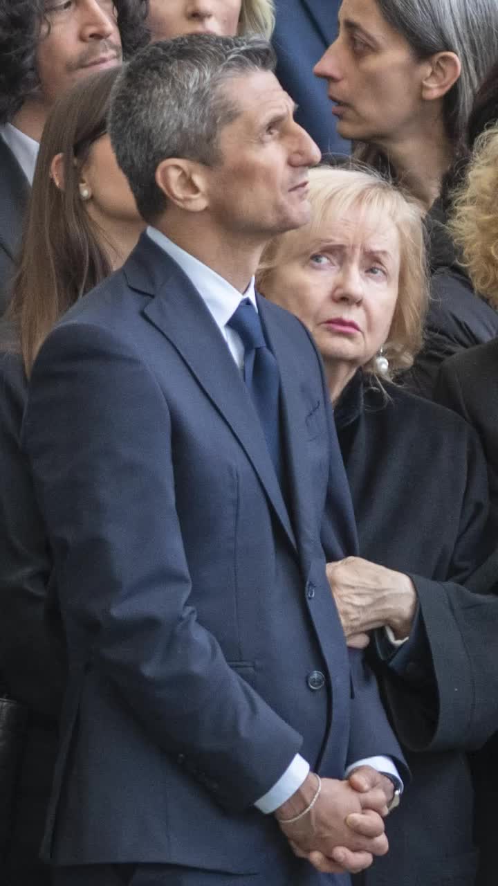 Lucescu, pe Arena Națională    VIDEO+FOTO.  Românii își iau   rămas bun de la Il Luce  » Imagini copleșitoare cu Răzvan Lucescu și mama sa