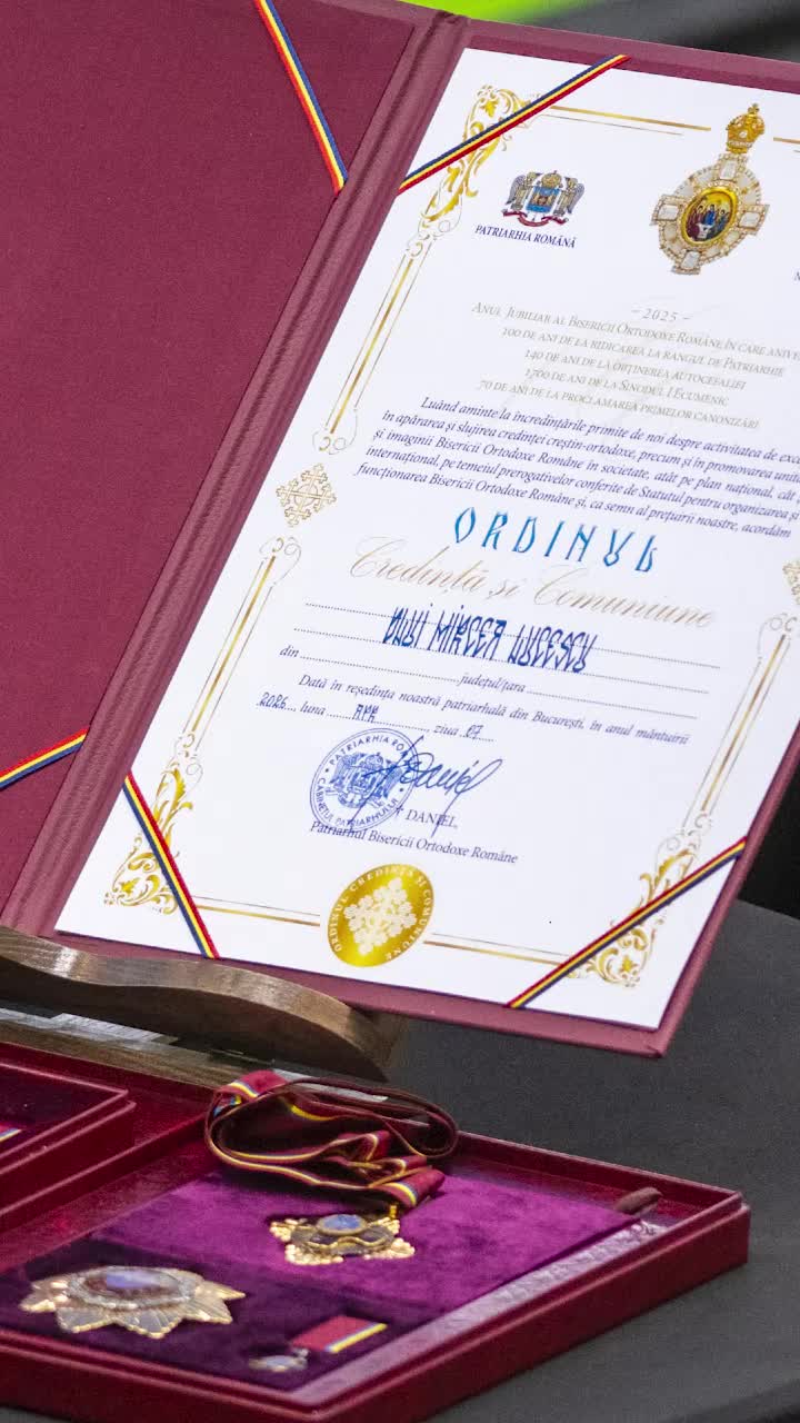 Distincțiile lui Mircea Lucescu     FOTO:   Ce a adus      Răzvan Lucescu  la căpătâiul tatălui său