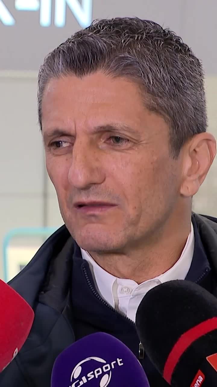 Răzvan Lucescu, în lacrimi pe aeroport    VIDEO.  Copleșit din nou de emoții:   „Aș avea un sfat pentru voi,  dacă îmi pot permite asta”