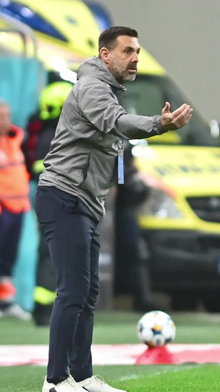 Ce le-a spus Kopic la pauză  Antrenorul lui Dinamo a dezvăluit   discuția cu jucătorii  + a vorbit și despre accidentarea lui Karamoko