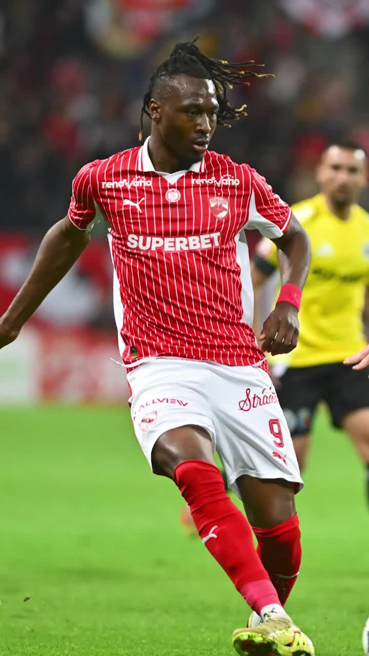 Karamoko, KO din nou!     FOTO.   Atacantul francez al lui Dinamo,   schimbat în minutul 39 al  meciului cu U Cluj