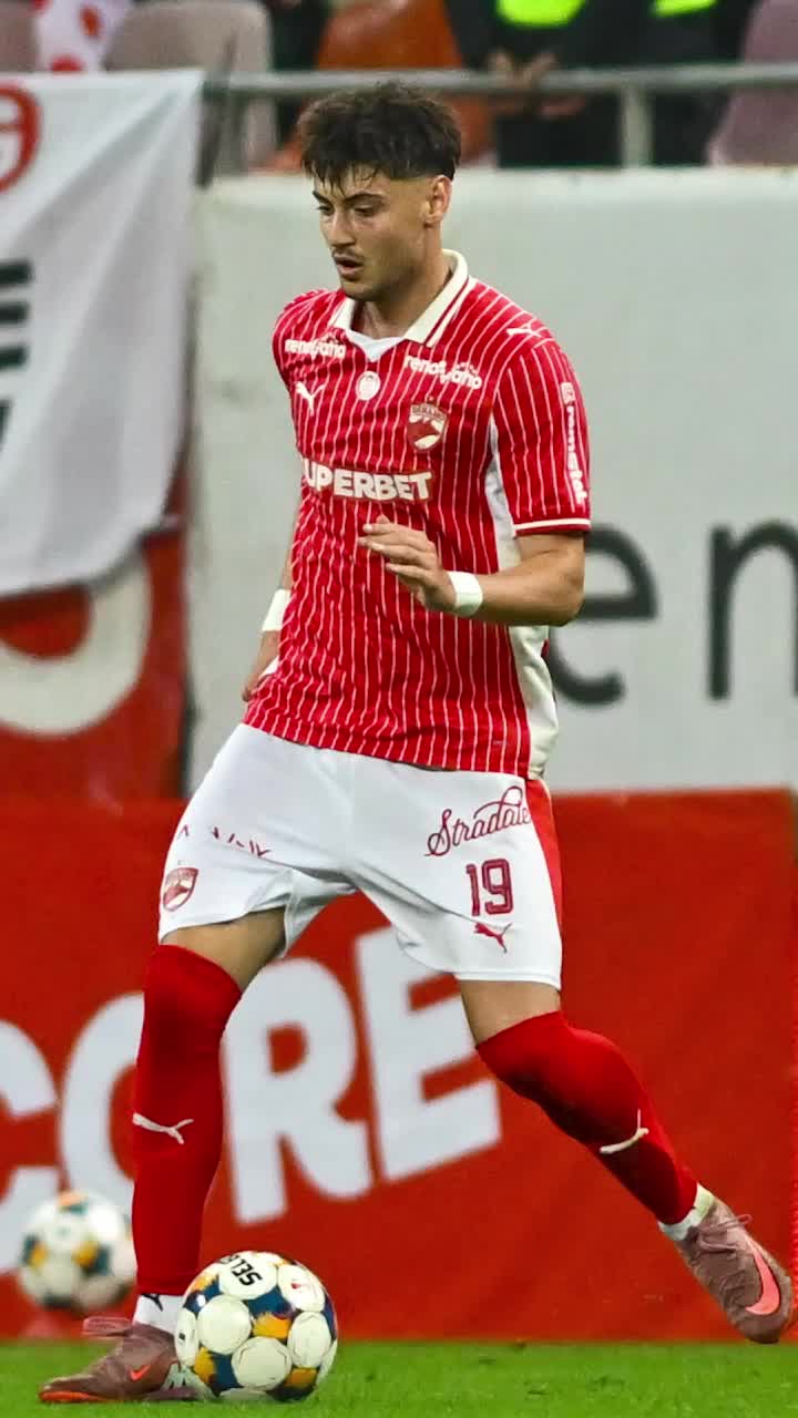 Mazilu l-a înfuriat pe Kopic  Cel mai slab la Dinamo în prima repriză cu U Cluj:   a călcat pe minge  și a centrat prin spatele porții!