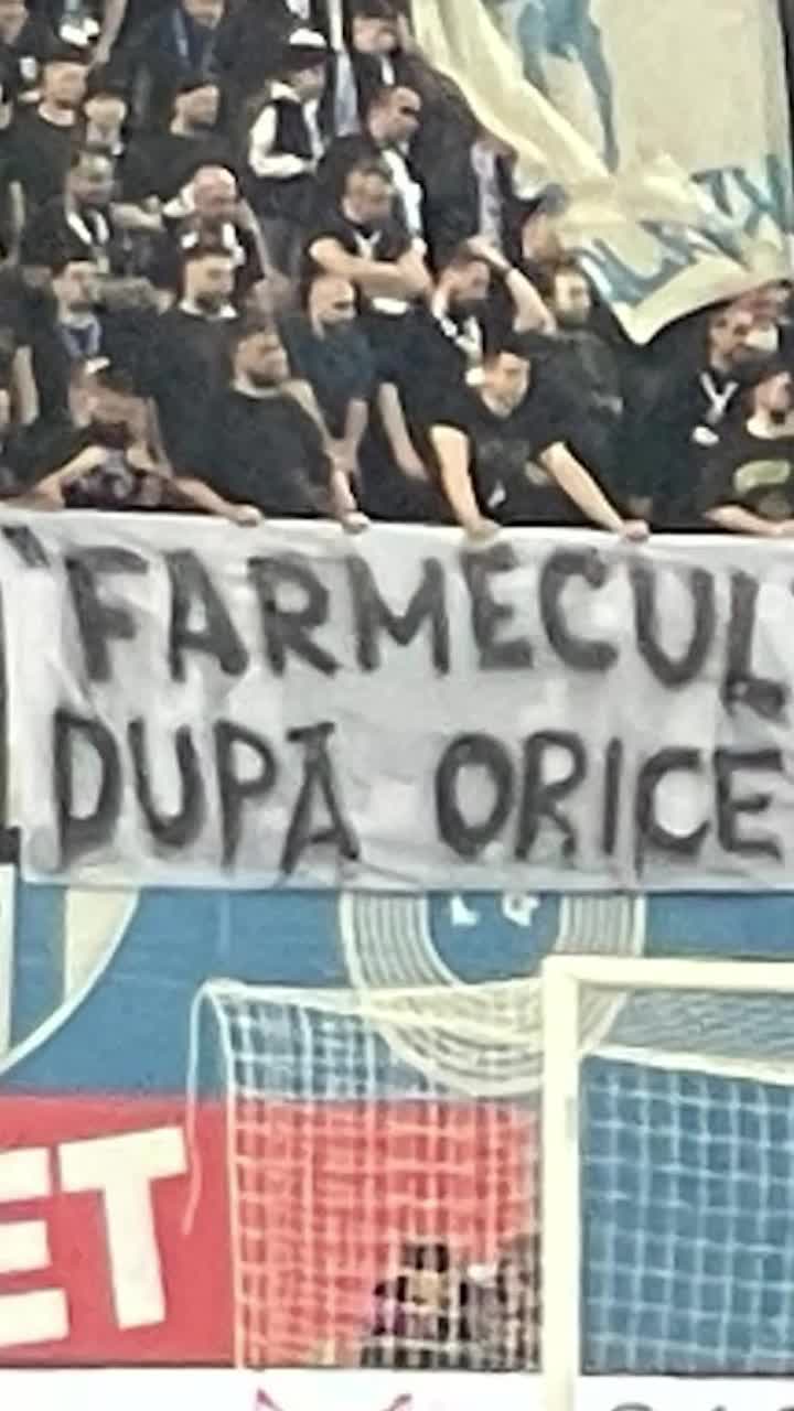 Rasism în Bănie     FOTO:    Bannere jignitoare  afișate de fanii Craiovei la adresa rivalilor de la Rapid: „Aveți un pigment bizar”