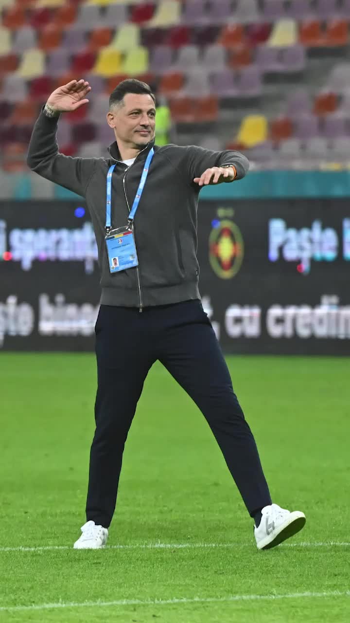 Rădoi ar putea pleca de la FCSB   Meciul cu Farul,   ultimul  pe banca roș-albaștrilor? Cu ce echipă urmează să semneze