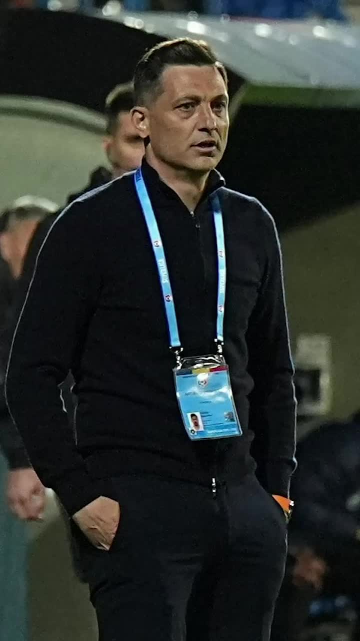 Rădoi, declarația serii  Cum a reacționat când a fost întrebat despre   plecarea de la FCSB : „Chiar dacă nu am Bacalaureat şi par mai prostuţ...”