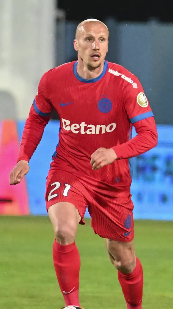 „Scuzele” lui Becali  Patronul FCSB are un nou mesaj pentru Chiricheș, după ce fundașul s-a enervat:   „Îmi cer iertare, dar am aceeași părere”