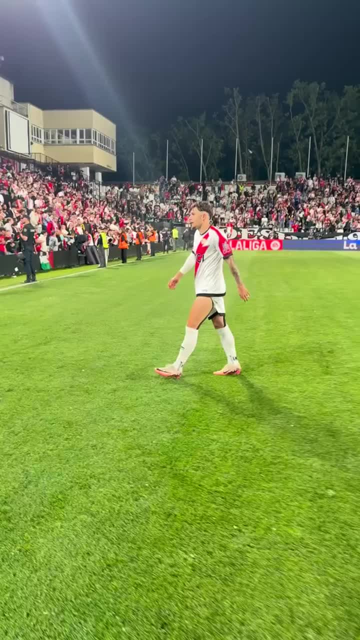 „Idol în Vallecas”    VIDEO.  „Racheta Rațiu”   i-a cucerit pe spanioli!  Gestul superb făcut după Rayo - Espanyol + a primit cea mai mare notă