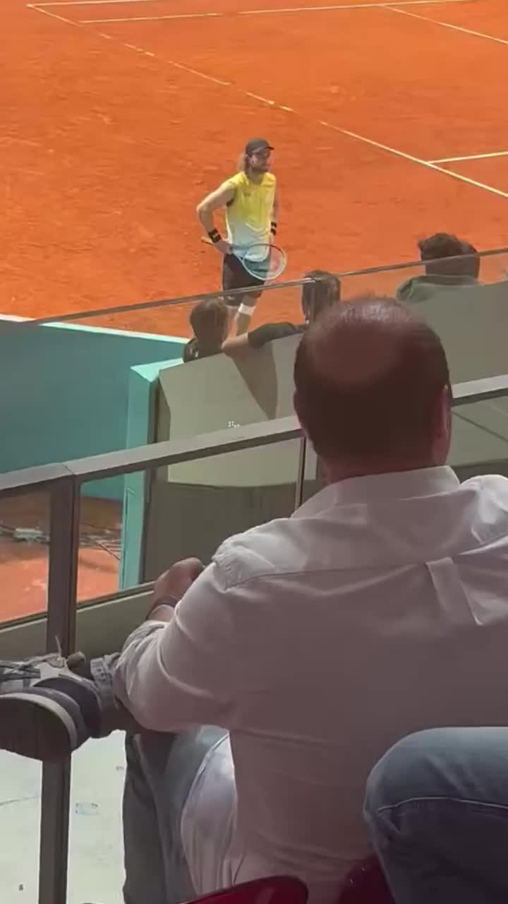 „A fost o rușine? Da! Rasism? Da!”    VIDEO.   Scos din minți de   publicul de la Madrid Open:  „Lucrurile s-au încins, au scăpat de sub control”
