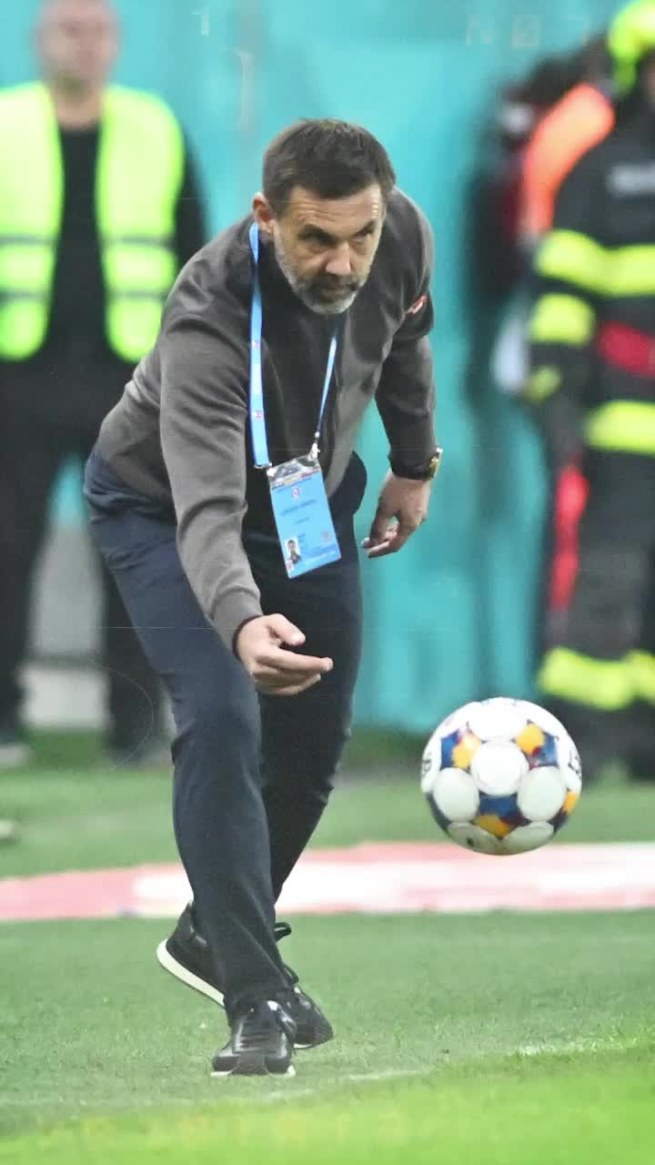 „Am fost aproape morți”    VIDEO.     Kopic  a explicat scoaterea lui Cîrjan din primul „11”: „E ușor să iau o decizie când se întâmplă asta”