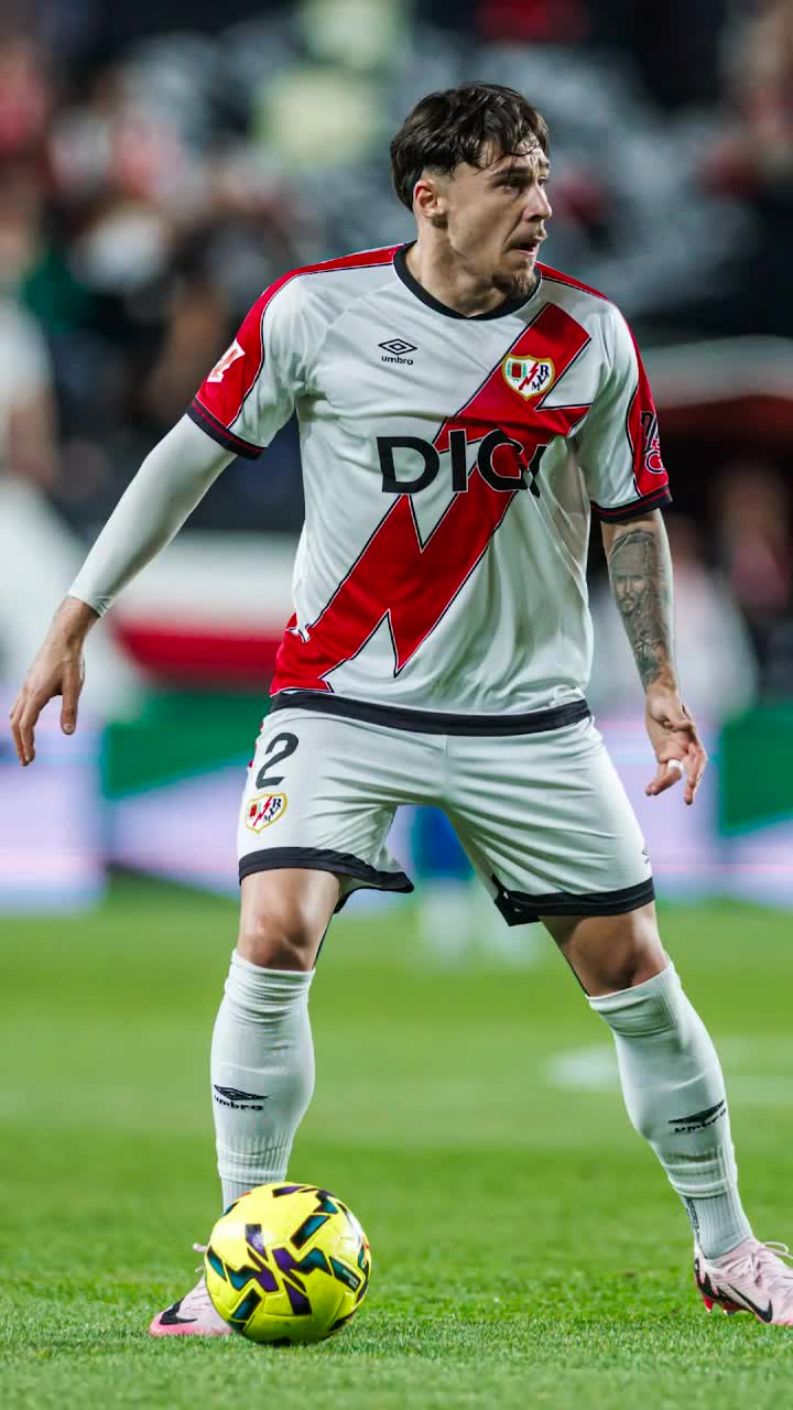 Fază bizară în La Liga     FOTO.  Arbitrul   a anulat golul  lui Rayo și a dictat penalty pentru adversari, la un fault comis de Rațiu