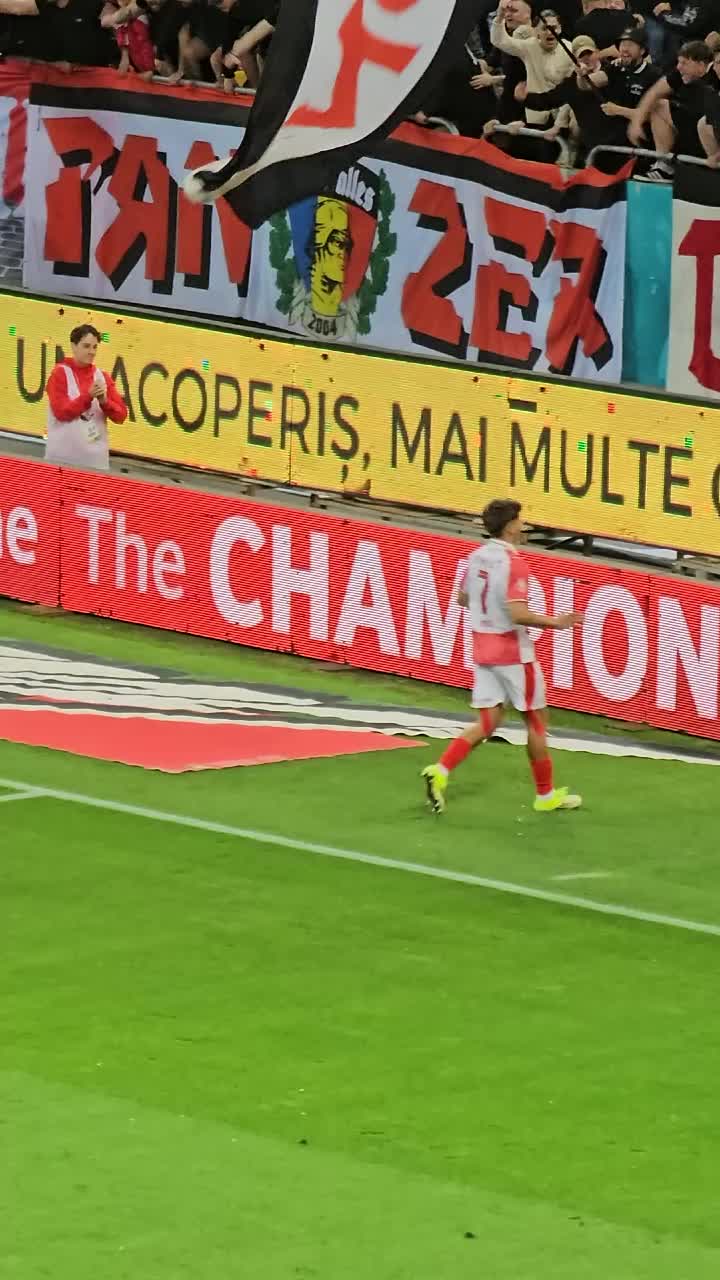 Dinamo rupe blestemul    VIDEO.  „Câinii” au învins Rapidul   după o pauză de 11 ani  și speră la un loc de Europa