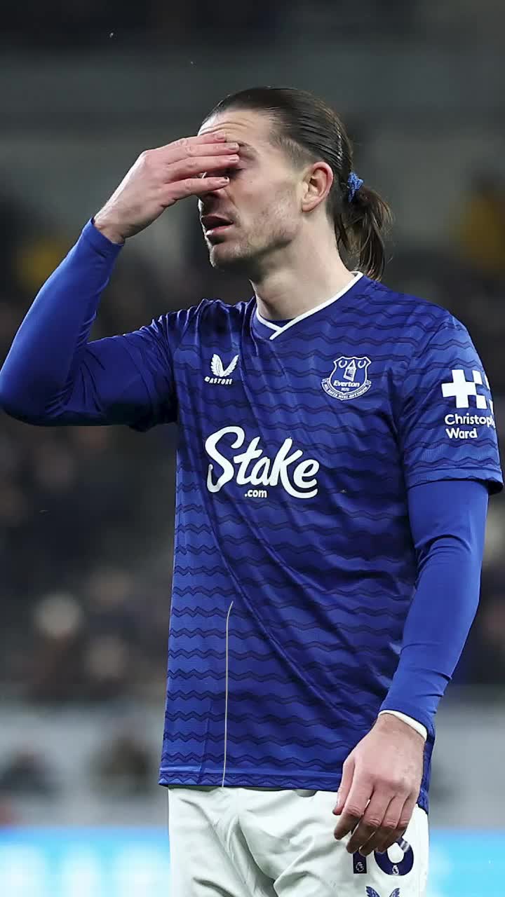 Grealish a comis-o din nou!    FOTO.   Starul englez   a băut până a adormit,  într-un bar din Manchester